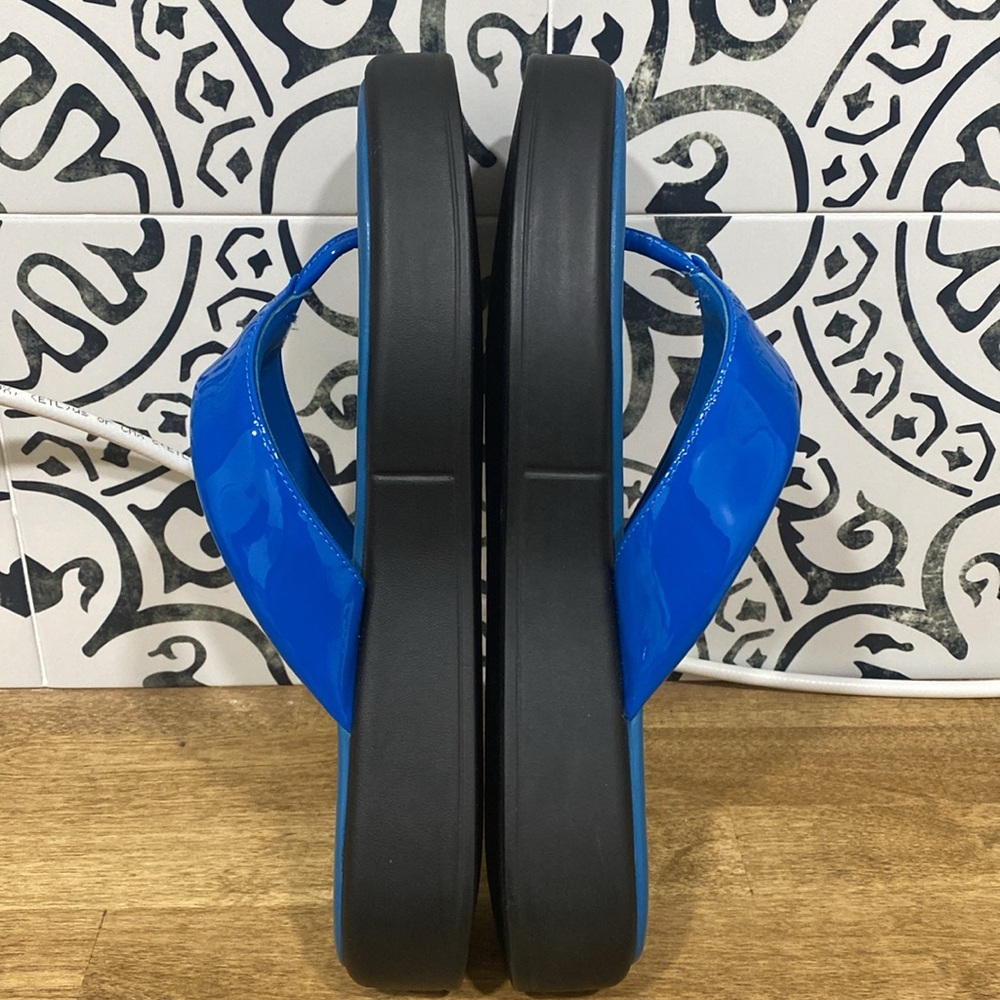 M. Gemí The Rosella Patent Leather Thong Sandals in Blue - Picture 8 of 13